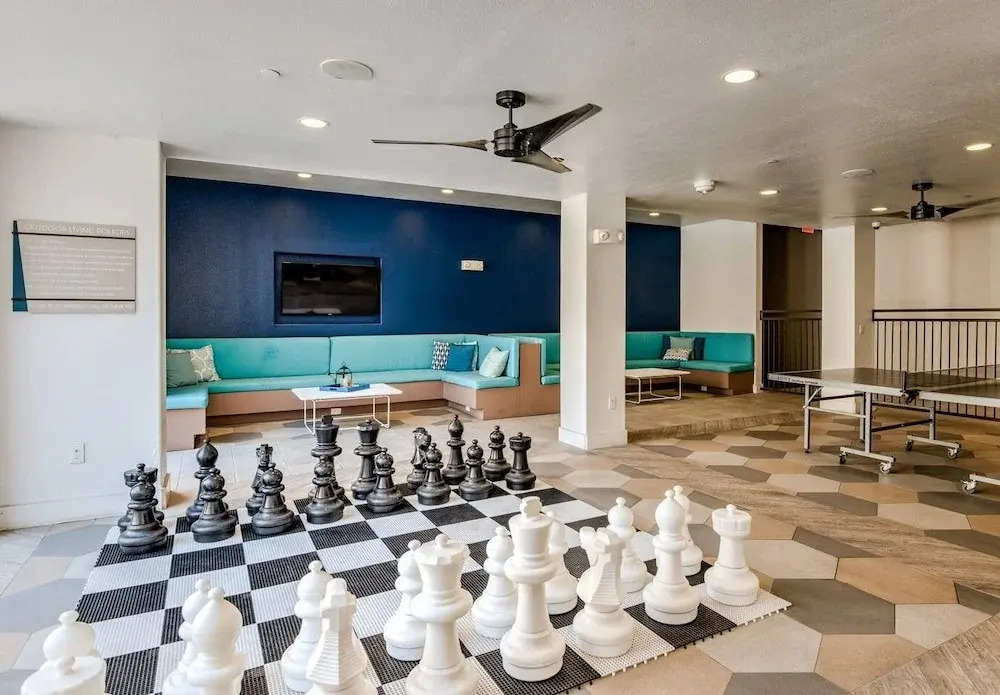 Upscale Condo Close to Downtown - Parking Included
