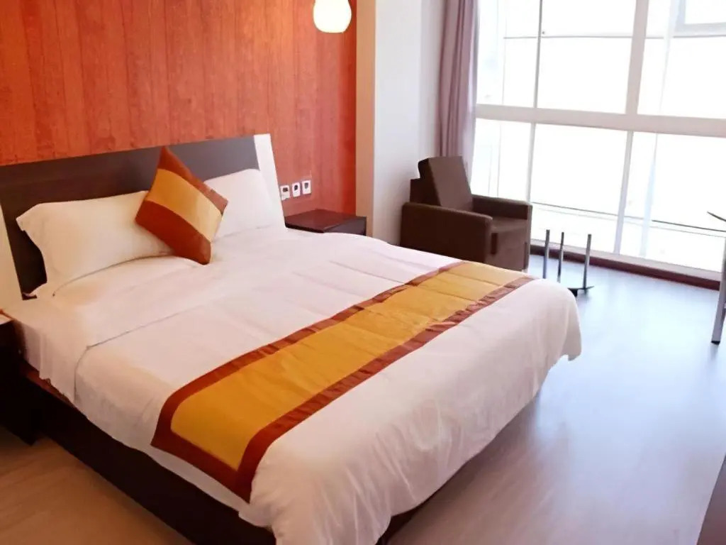 Fairyland Premium Hotel (Kunming Tuodong Sports Center Tangzixiang Metro Station)