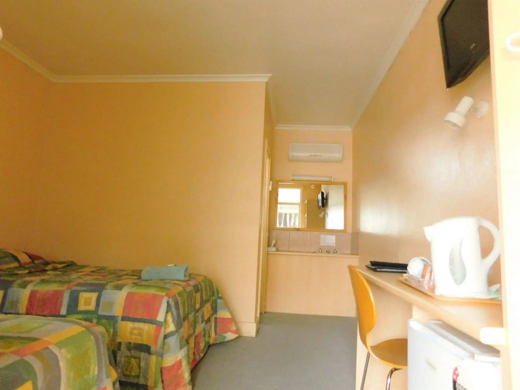 Royal Hotel-Motel