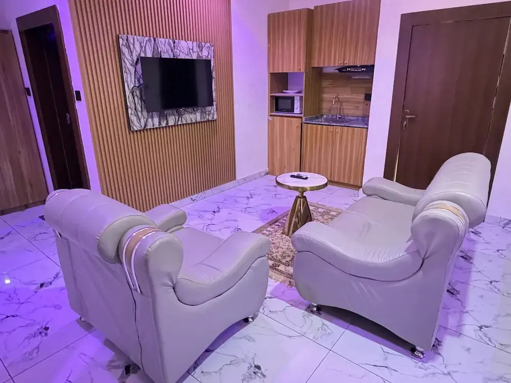 Silver Gate Hotel and Suites