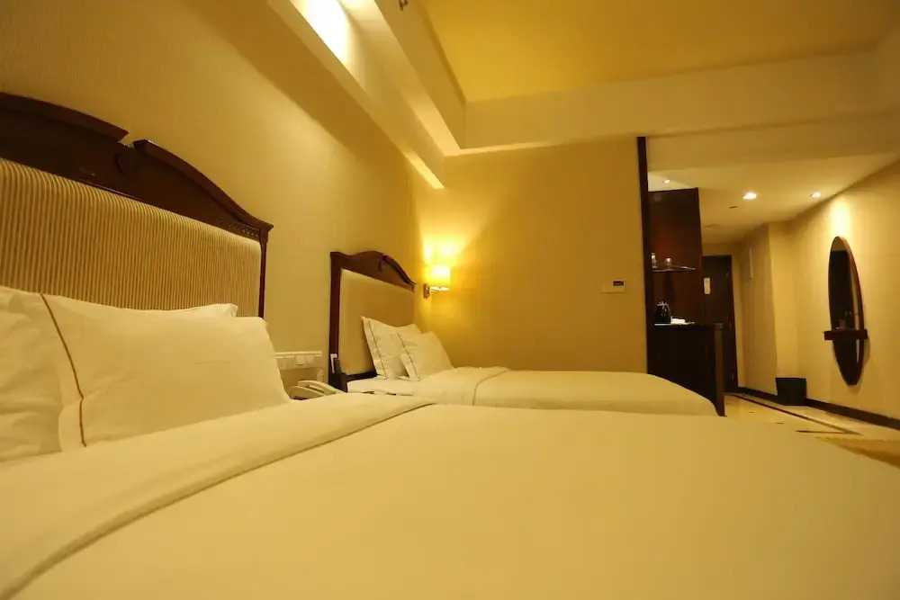 Country Garden Hill Lake Phoenix Hotel