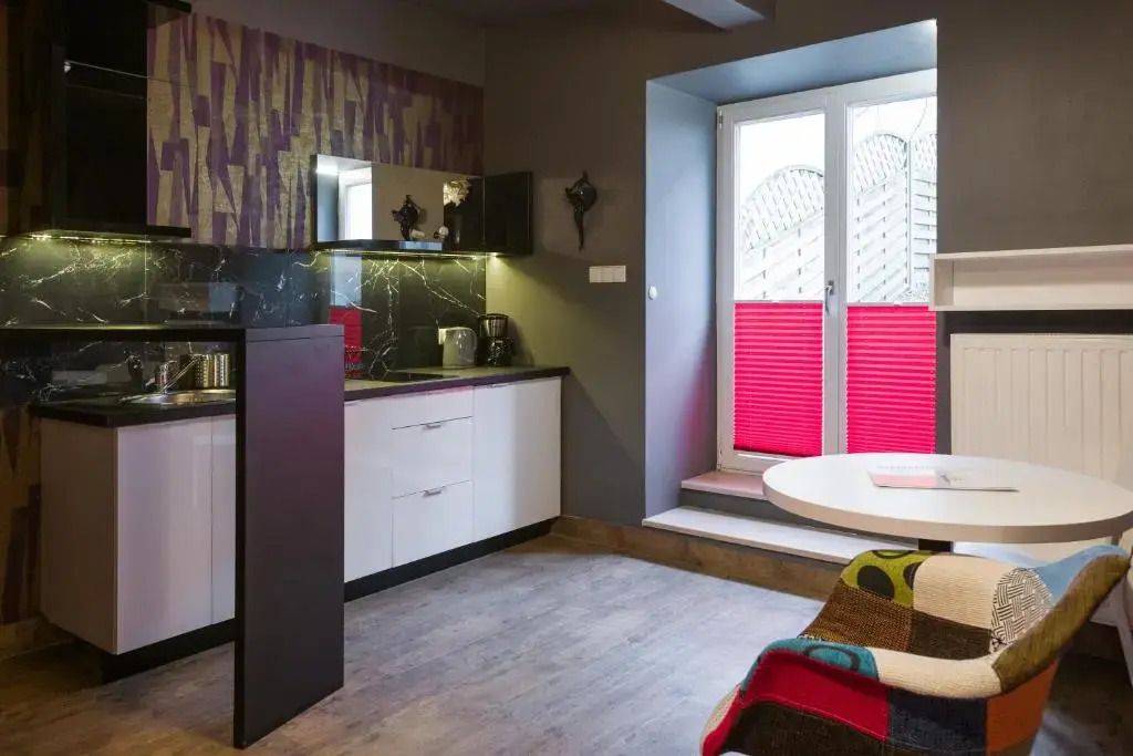 Yourplace Romantic Apartment with private patio