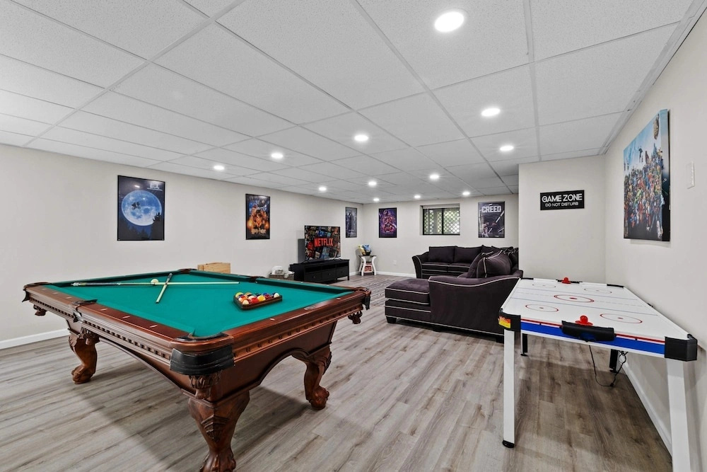 Near Ski Resorts With Hot Tub Game and Movie Room