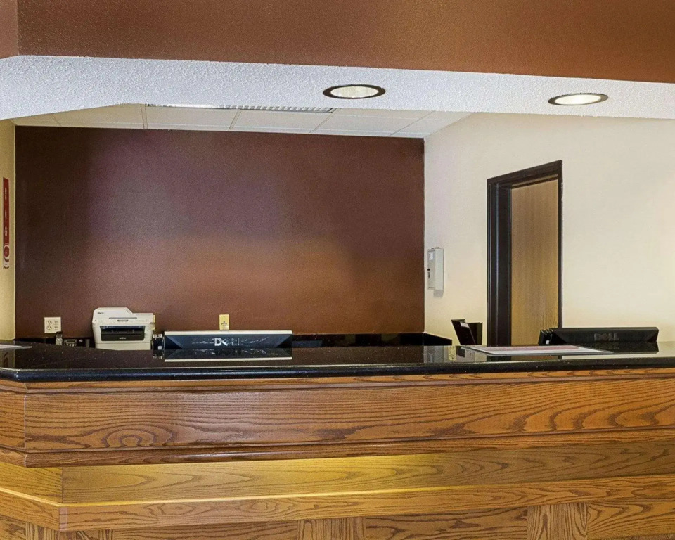 Econo Lodge Fargo - West Acres