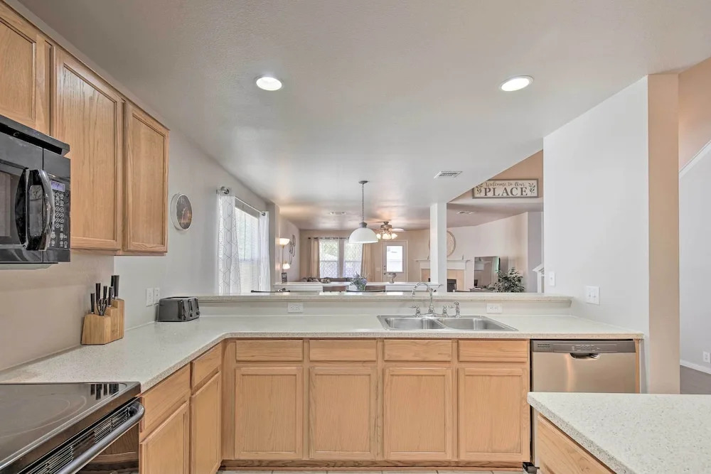 San Antonio Getaway w/ Game Room, Near Seaworld!