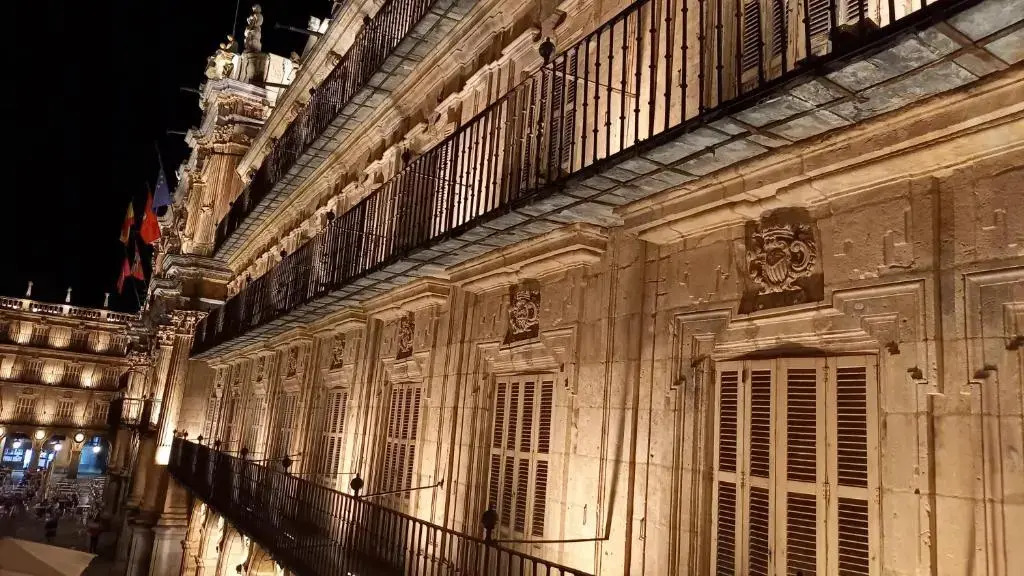 Calle Toro 2, 1º con balcones a la misma Plaza Mayor!!