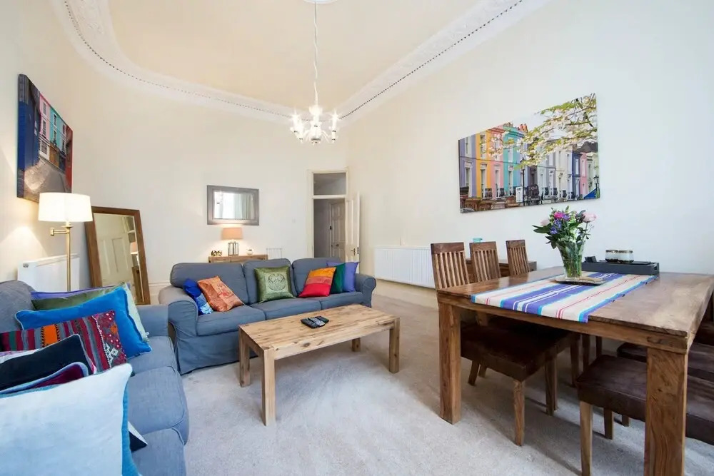 Queens Gardens - Large and Colourful 3 Bedroom Apartment in Bayswater