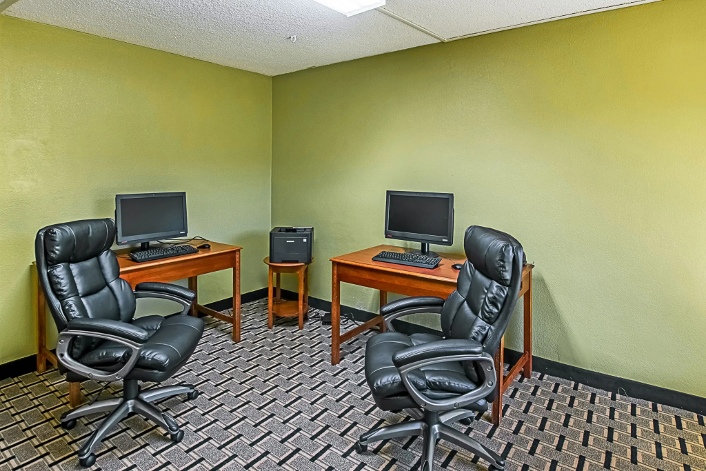 Comfort Suites At WestGate Mall