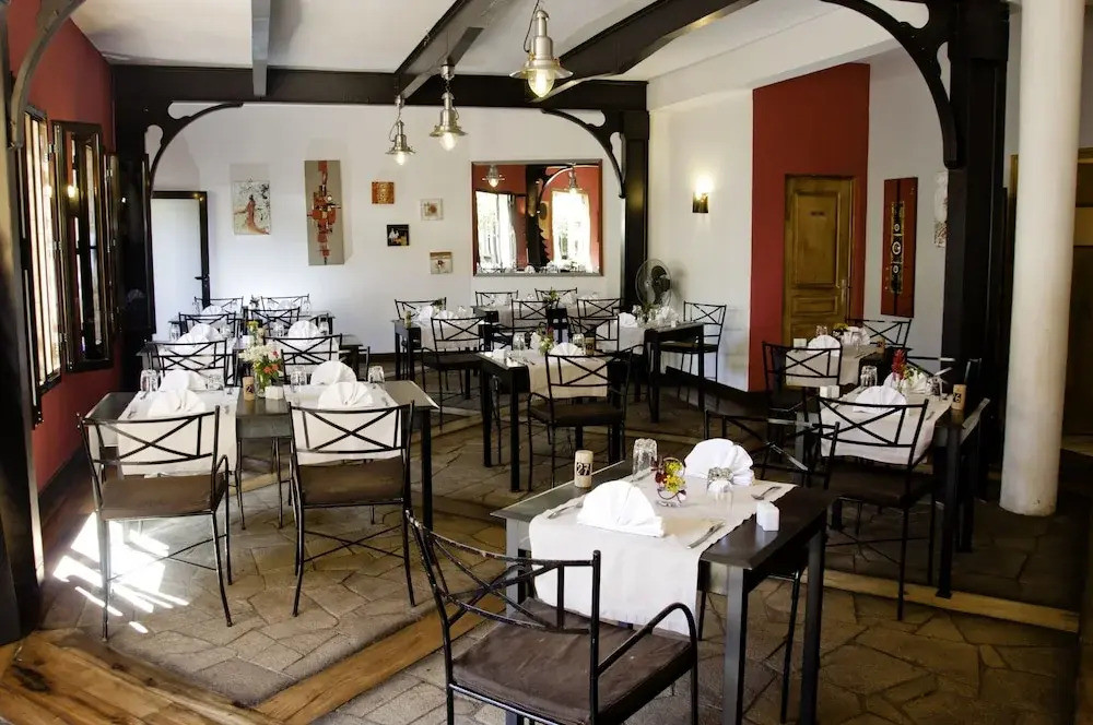 Hôtel Restaurant LE COMBAVA