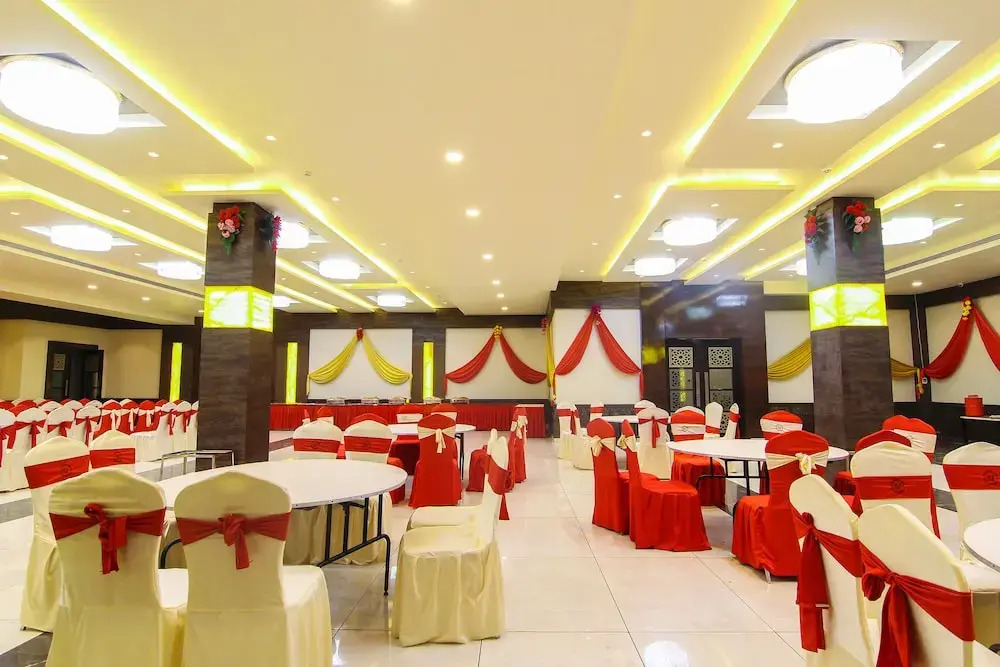 OYO 13482 Hotel Moments