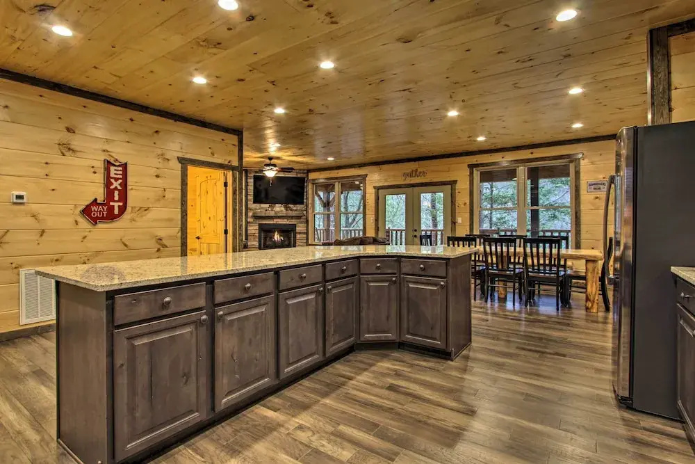 Luxe Cabin w/ Home Theater < 2 Miles to Gatlinburg