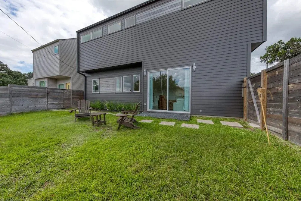 2 Homes in 1! Centrally Located Near Soco