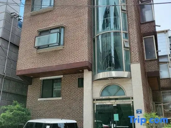 Moon House in Seoul #Quiet #Airport Transport Nearby#1 Min to Line2 Nakseongdae Subway