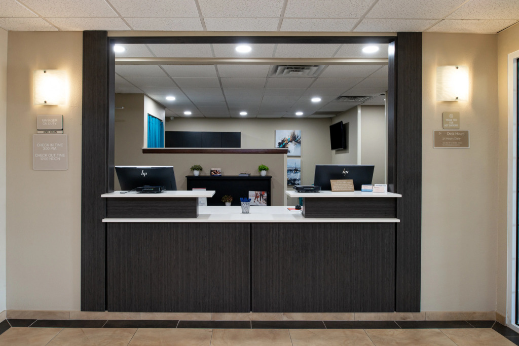 Candlewood Suites Olathe by IHG