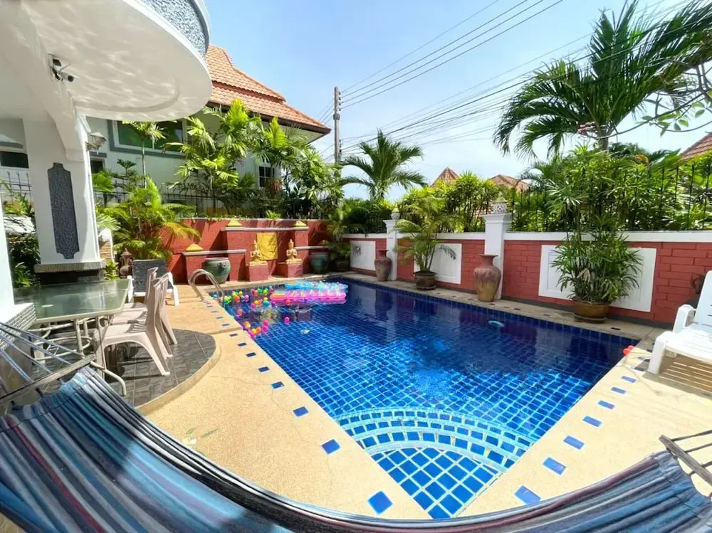 LUMALAND Luxury Pool Villa Pattaya Walking Street