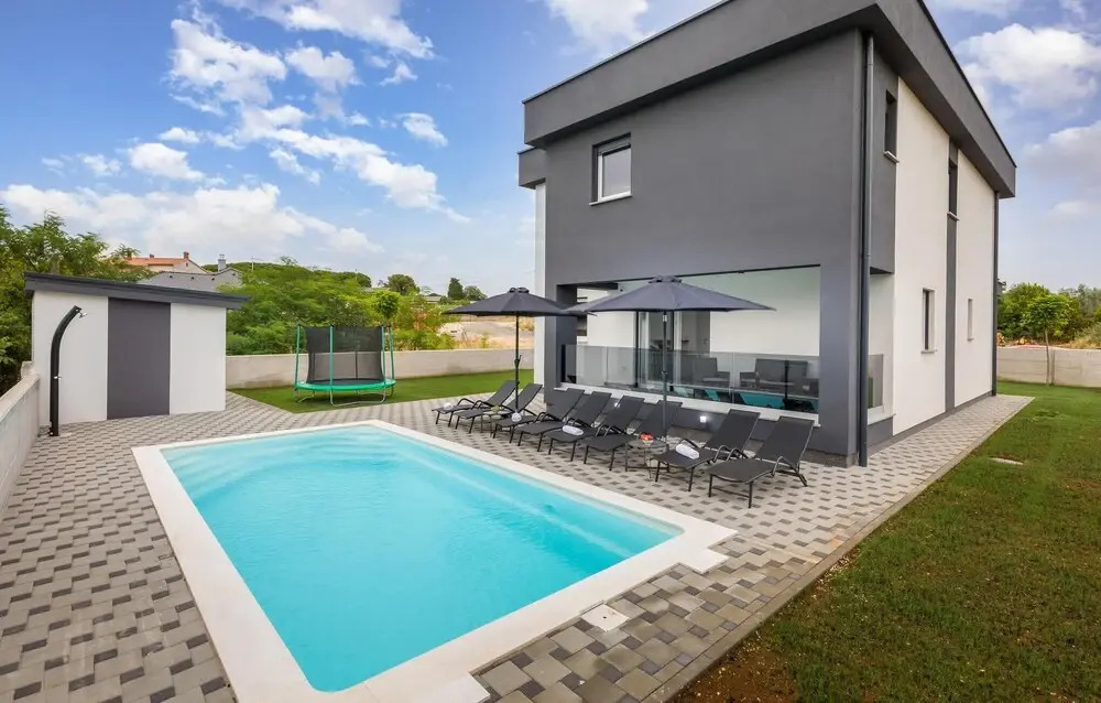 Beautiful Home in Vodnjan With Outdoor Swimming Pool, Wifi and 5 Bedrooms