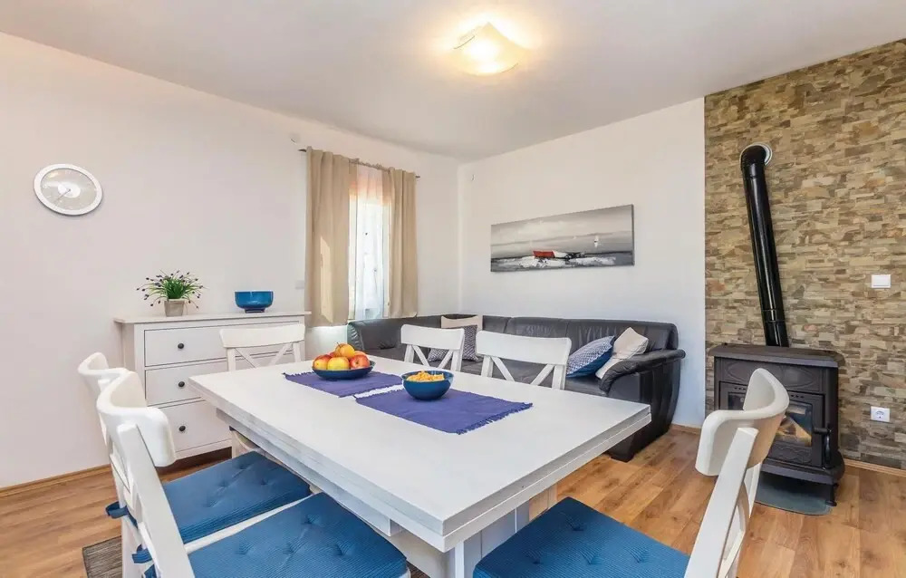 Awesome Home in Kras With Wifi and 2 Bedrooms