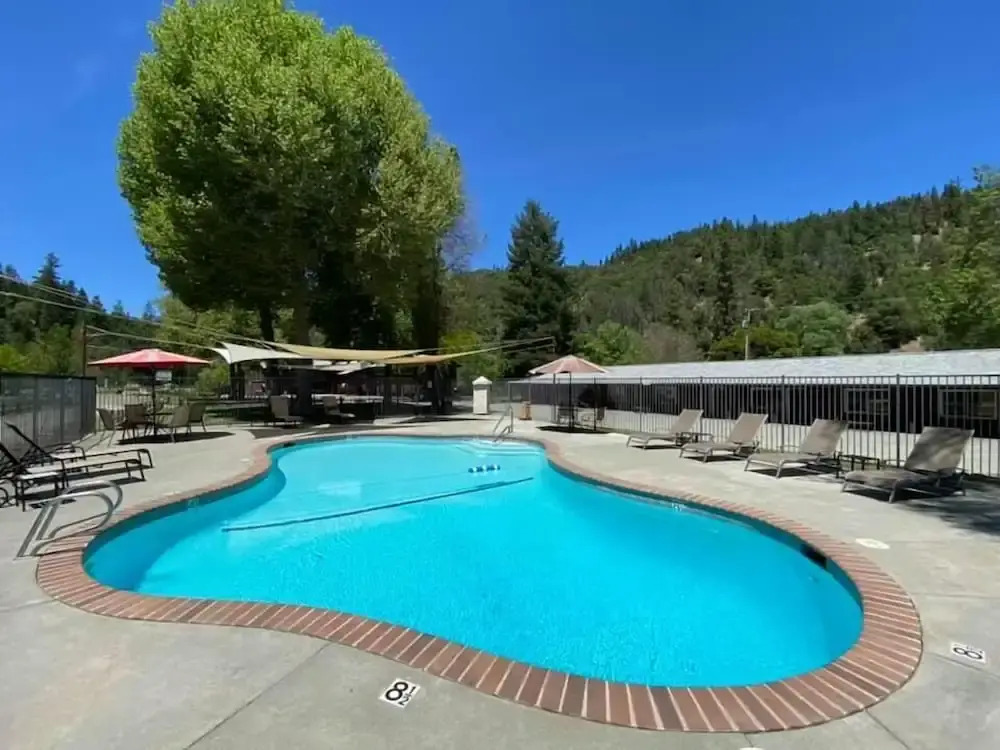 Indian Creek Lodge