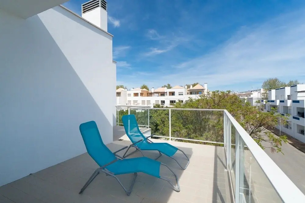 Beautiful Apartment With Terrace and a Pool