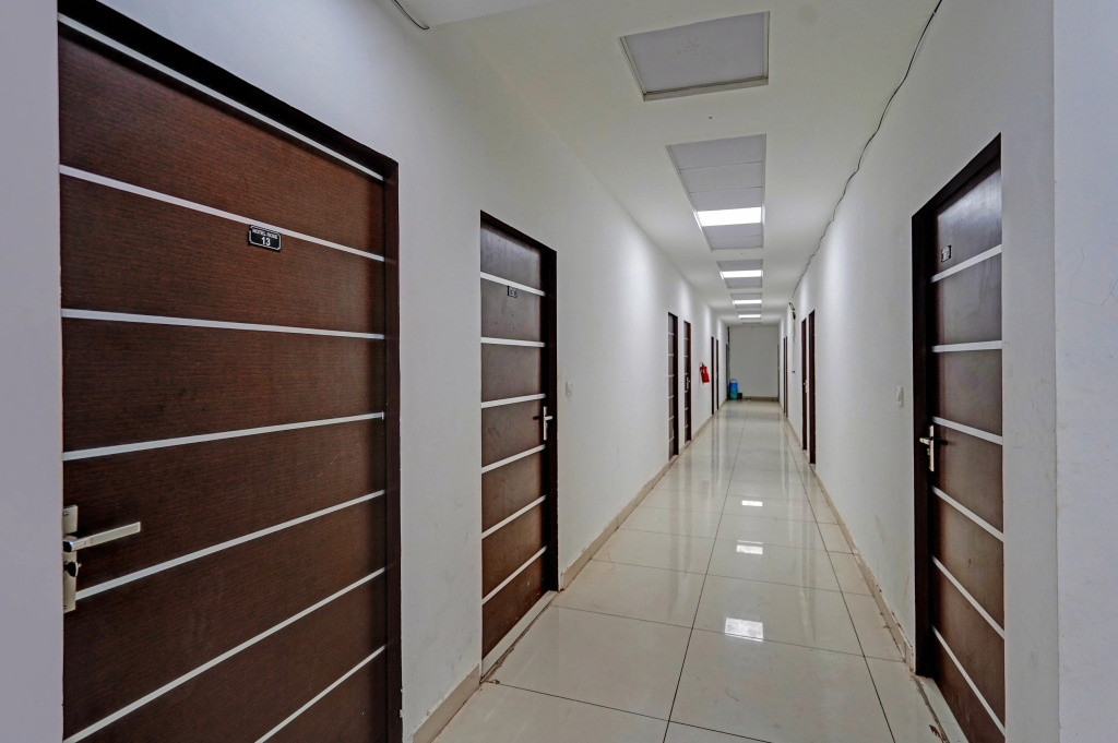 Hotel O Sector 110 Noida Formerly Luv Kush Tower Bhangel