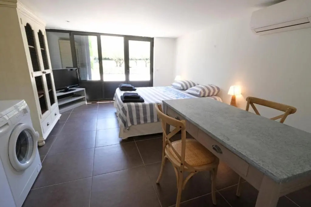 Charming vacation rental with a swimming pool in the heart of Luberon Natural Park,13 people LS2-306 ANDOURETO