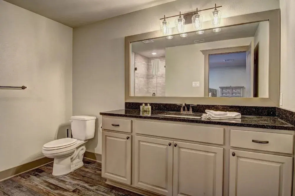 Flat's AB - 5 Br Cottage