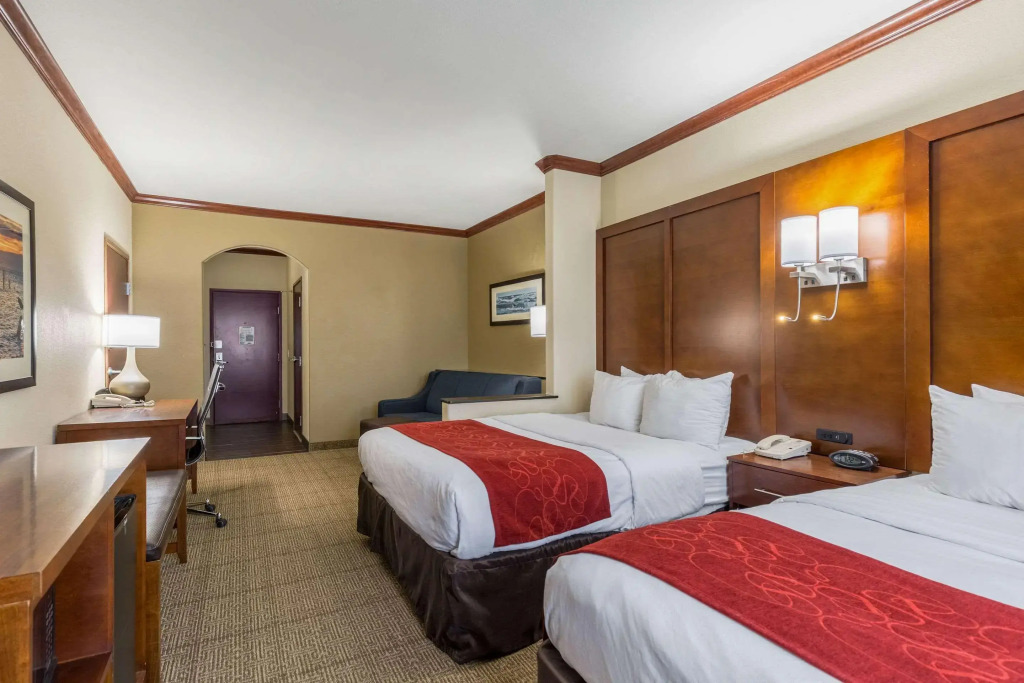 Comfort Suites Galveston Cruise Port Area - Beachside