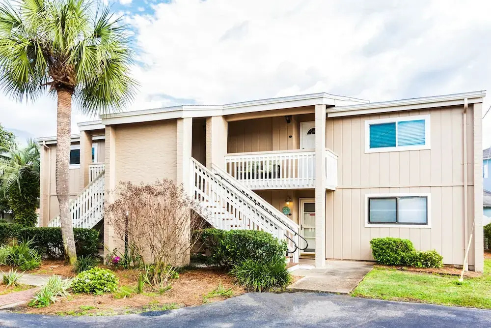 Newly Remodeled W/ Pool - Steps To Beach! 2 Bedroom Condo