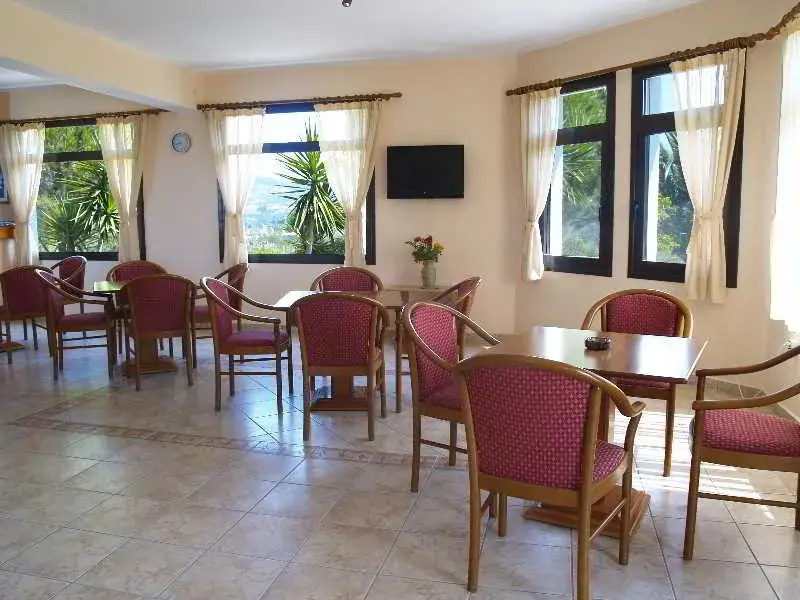 Sunny Studios & Apartments
