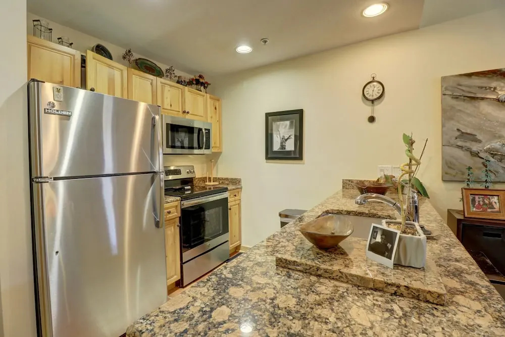 First Floor Condo, Outstanding Location - TX106 by Redawning