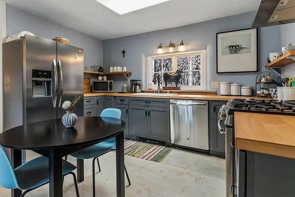 Artist Adobe - Blocks From The Plaza and Rail Yard, Southwestern Charm, Modern Touches