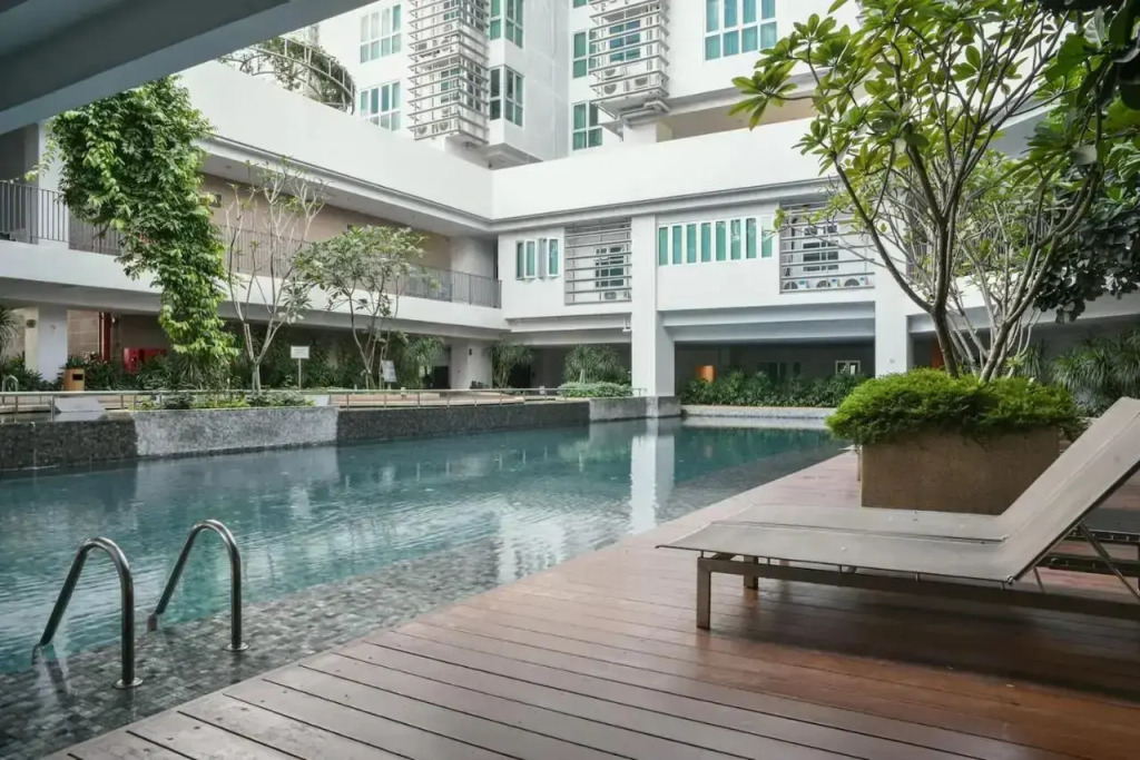 Mid Valley 1km away Verve Suites Old Klang Road