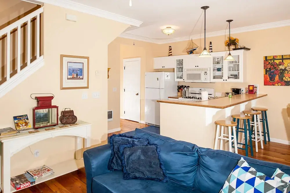 The Yellow Starfish 4 Bedrooms 2 Bathrooms Home