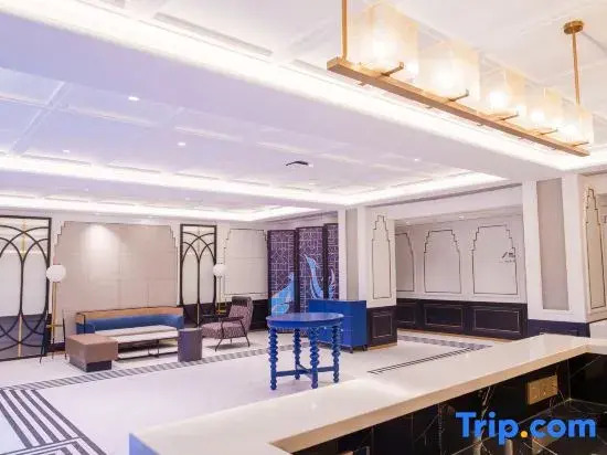 Jinjiang Metropolo Hotel (Xinyang Jigongshan Scenic Area)