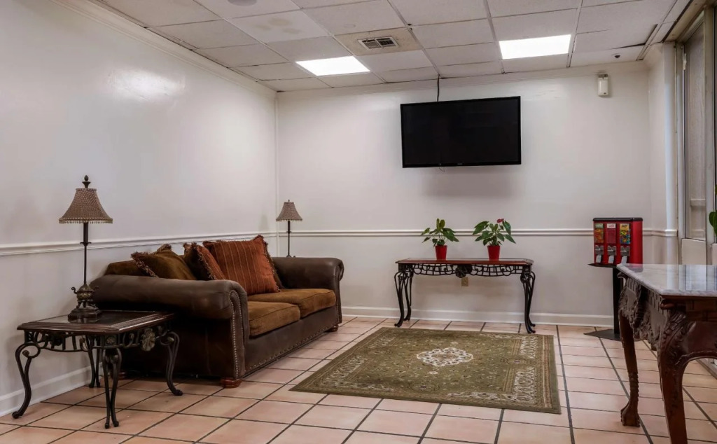 Calloway Inn & Suites