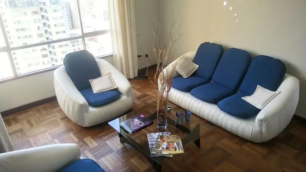 DEPARTAMENTO PISO 20a, CENTRICO, CERCA EMBAJADA AMERICANA, TELEFERICO, MALLS, VISTAS PANORAMICAS y SEGURO