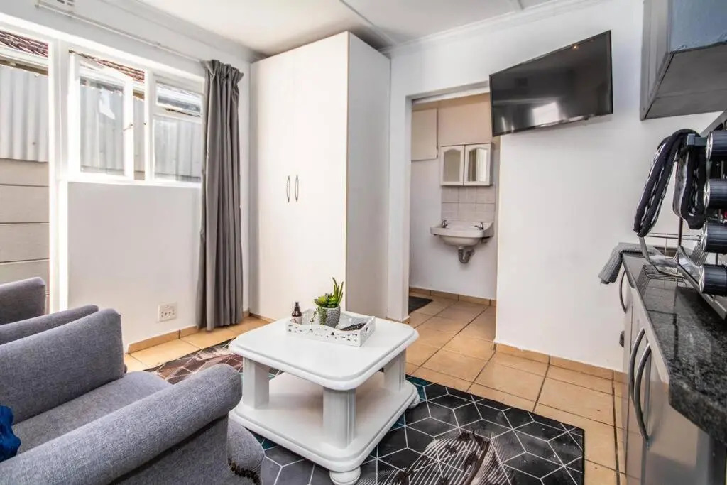 HQ Warm and Cosy 1 Bedroom Unit In Sea Point