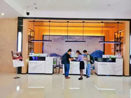 Kuanrong Suites Hotel Liangjiang love sea shopping park