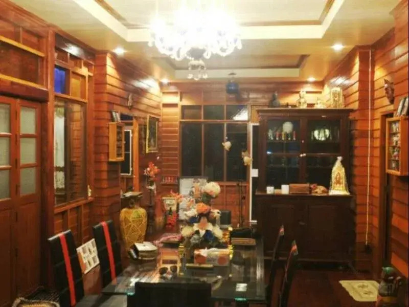 Baan Chom Duan Ruen Chom Dao