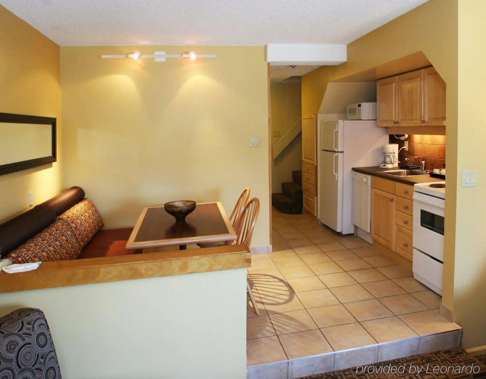 Mountain Side Hotel Whistler by Executive