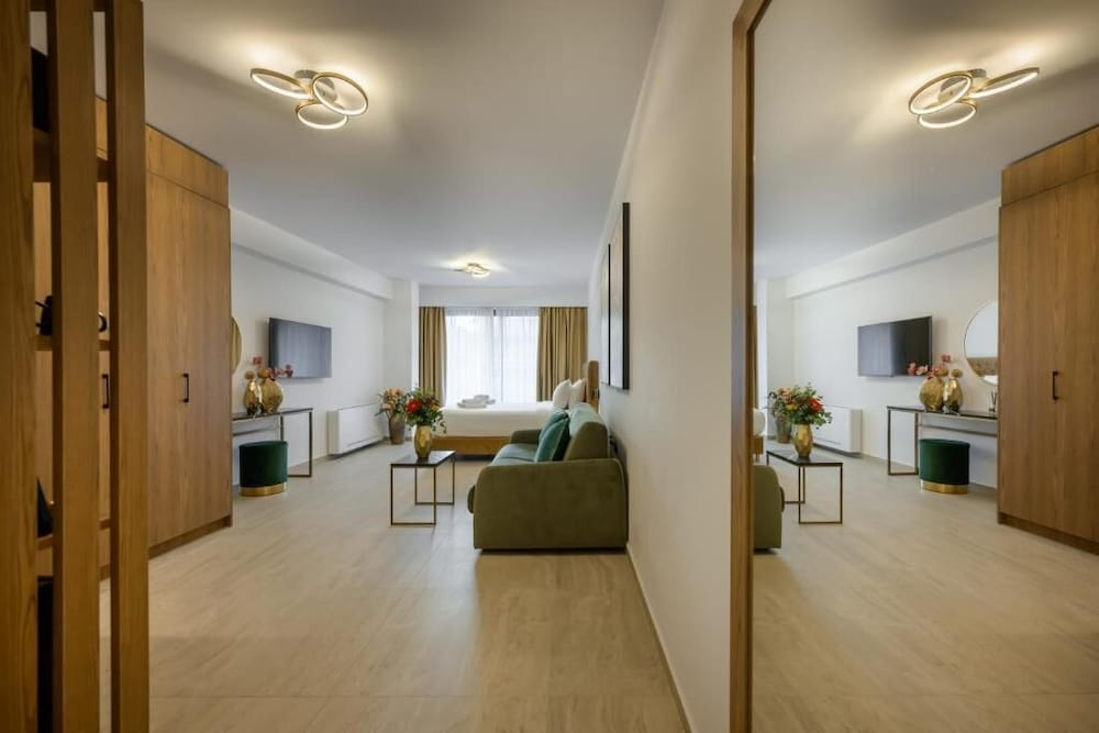 Cens Bronze Luxury Suites