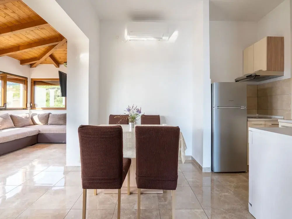 Simplistic Villa in Podstrana with Patio near Adriatic Sea