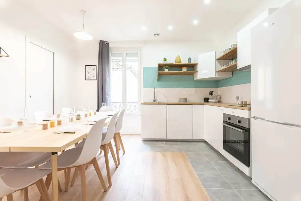Luminous and Design Appt Close to Paris