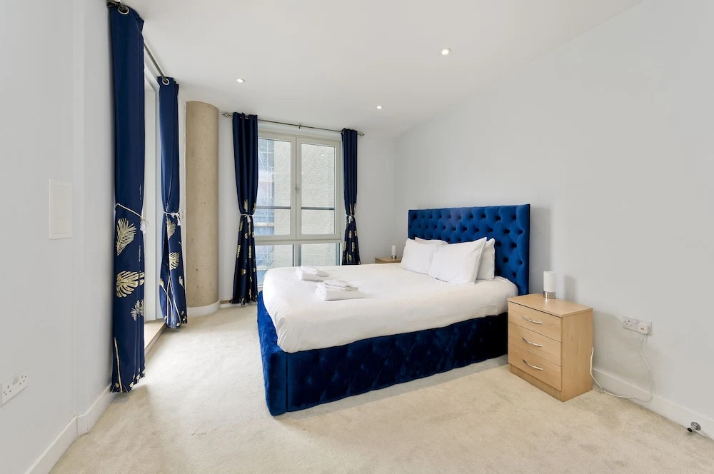 Spacious Flat Near South Bank by Underthedoormat