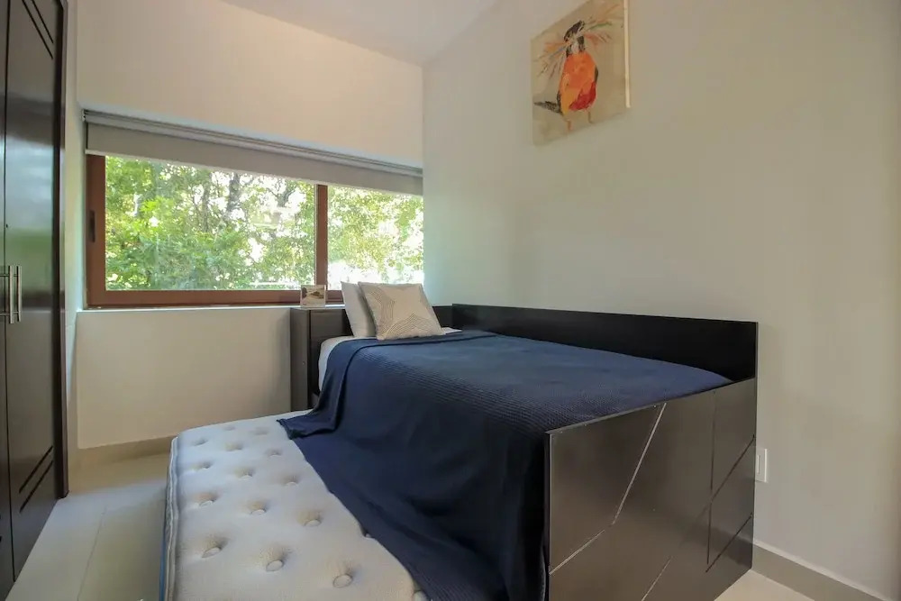 Apt in Exclusive Building by Olahola