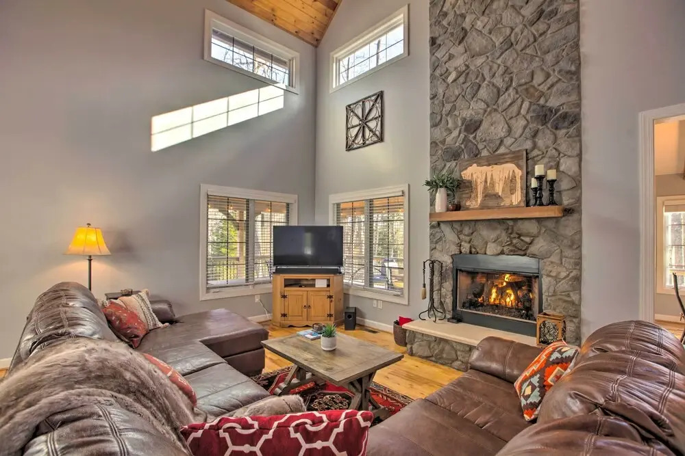 Spacious Wintergreen Resort Home w/ Hot Tub!