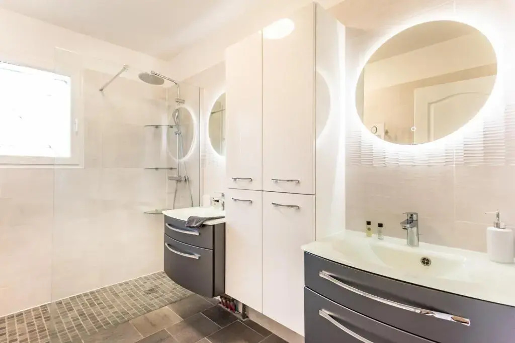 Frenchyhomes☆villapiscine☆8pers☆centrebassin