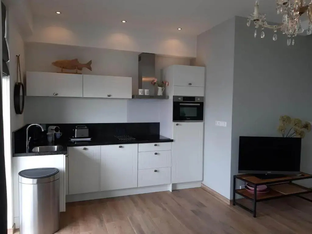 Bennys Beach House 1