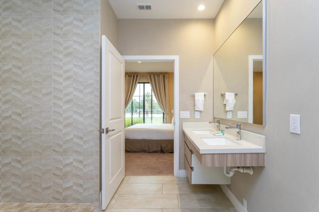 Gorgeous 4Bd Close to Disney @ Magic Village 7581