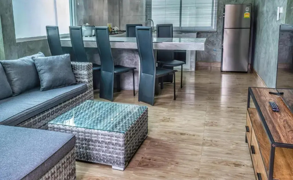 Tropical Living in Modern Villa Lancelot